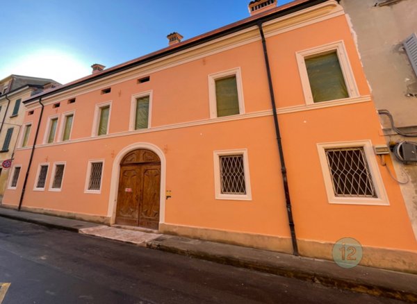 appartamento in vendita a Carpi in zona Centro Storico