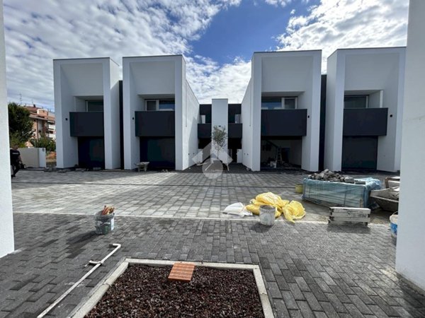 casa indipendente in vendita a Carpi in zona Centro Storico