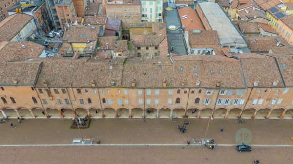 negozio in vendita a Carpi in zona Centro Storico