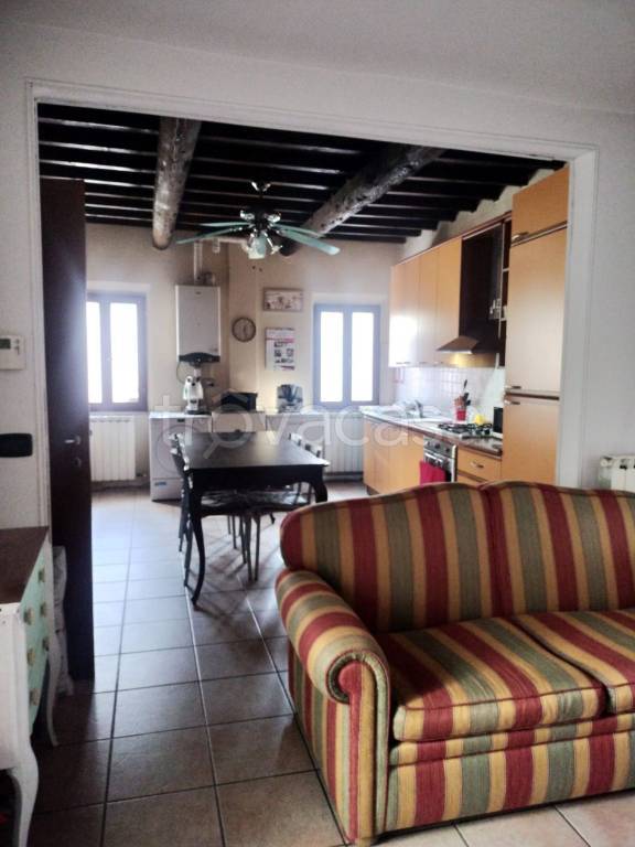 appartamento in vendita a Carpi in zona Centro Storico