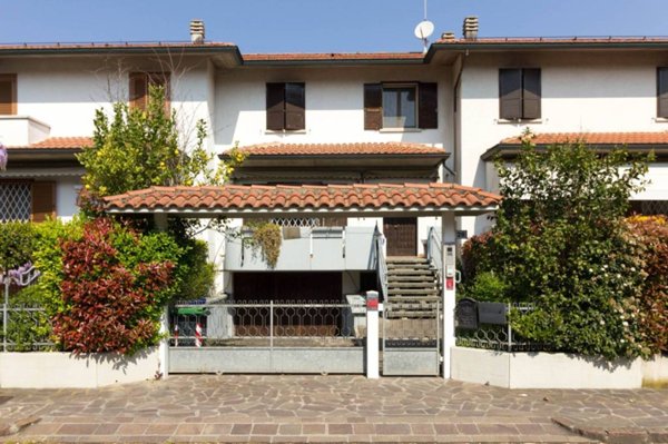casa indipendente in vendita a Carpi in zona Quartirolo