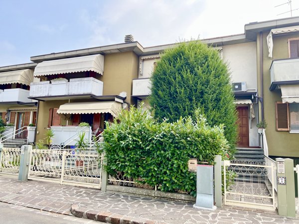casa indipendente in vendita a Carpi