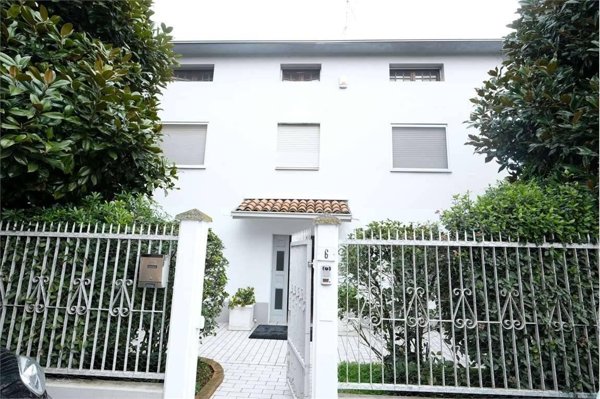 casa indipendente in vendita a Carpi in zona Cibeno Pile
