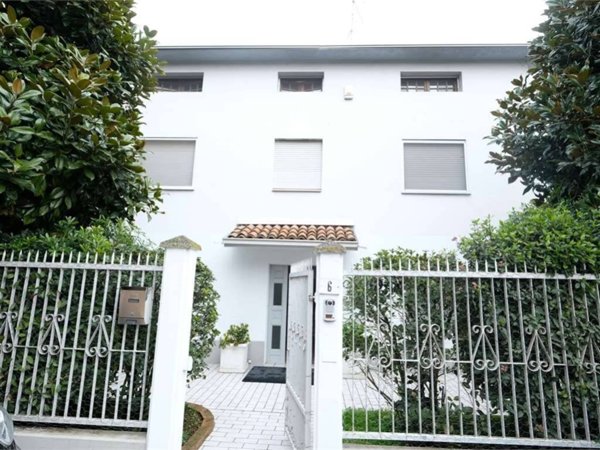 casa indipendente in vendita a Carpi in zona Cibeno Pile