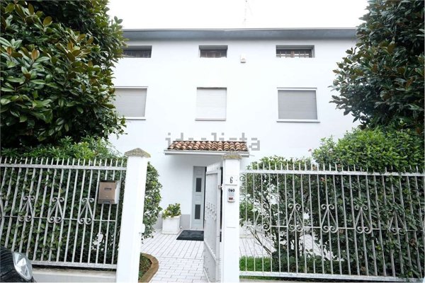 casa indipendente in vendita a Carpi in zona Cibeno Pile
