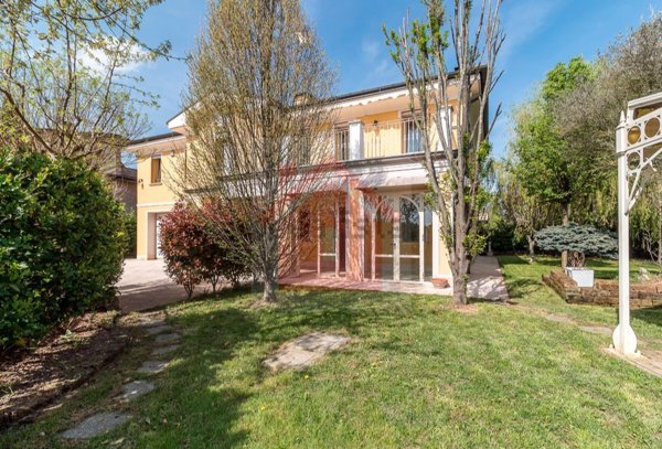casa indipendente in vendita a Carpi