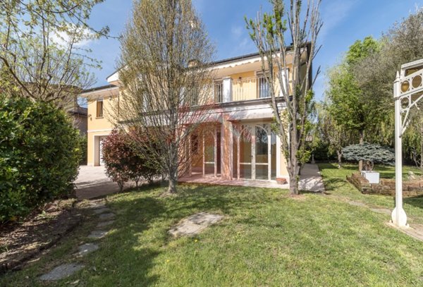 casa indipendente in vendita a Carpi