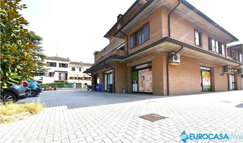 negozio in vendita a Carpi