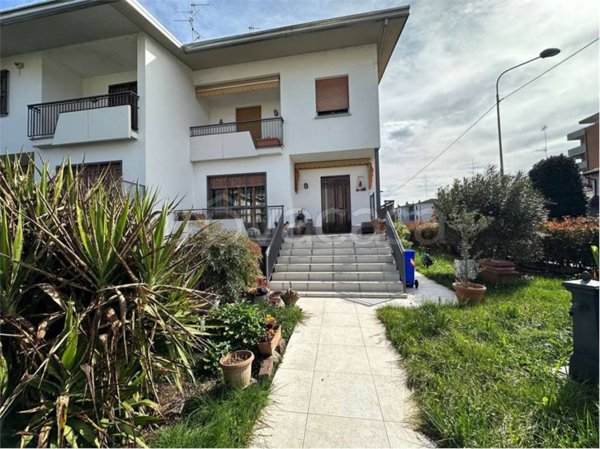 casa indipendente in vendita a Carpi