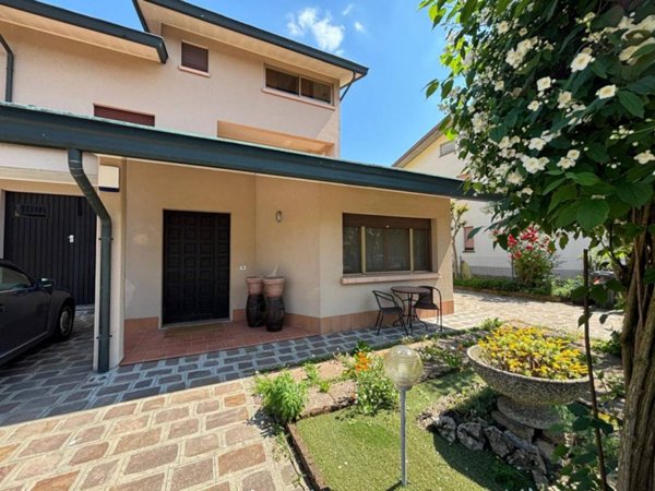 casa indipendente in vendita a Carpi in zona San Marino