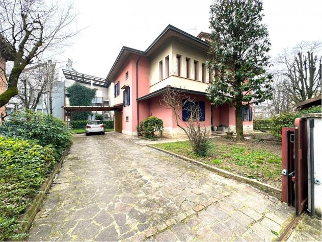 casa indipendente in vendita a Carpi in zona Centro Storico