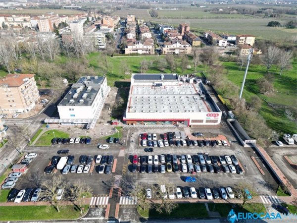 negozio in vendita a Carpi