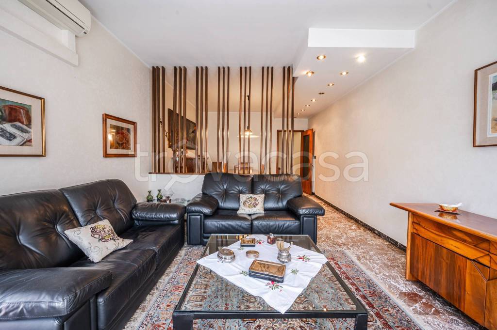 appartamento in vendita a Carpi in zona Centro Storico