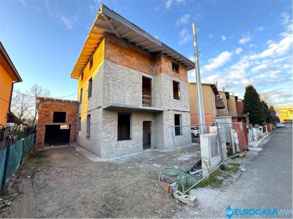 appartamento in vendita a Carpi in zona Cortile