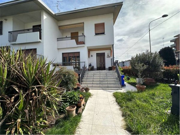 casa indipendente in vendita a Carpi