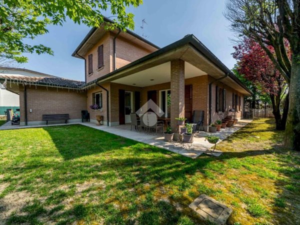 casa indipendente in vendita a Carpi