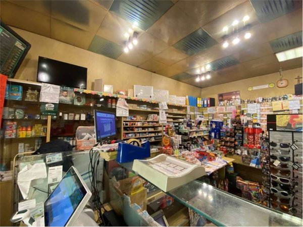 negozio in vendita a Carpi