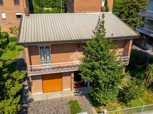 casa indipendente in vendita a Carpi