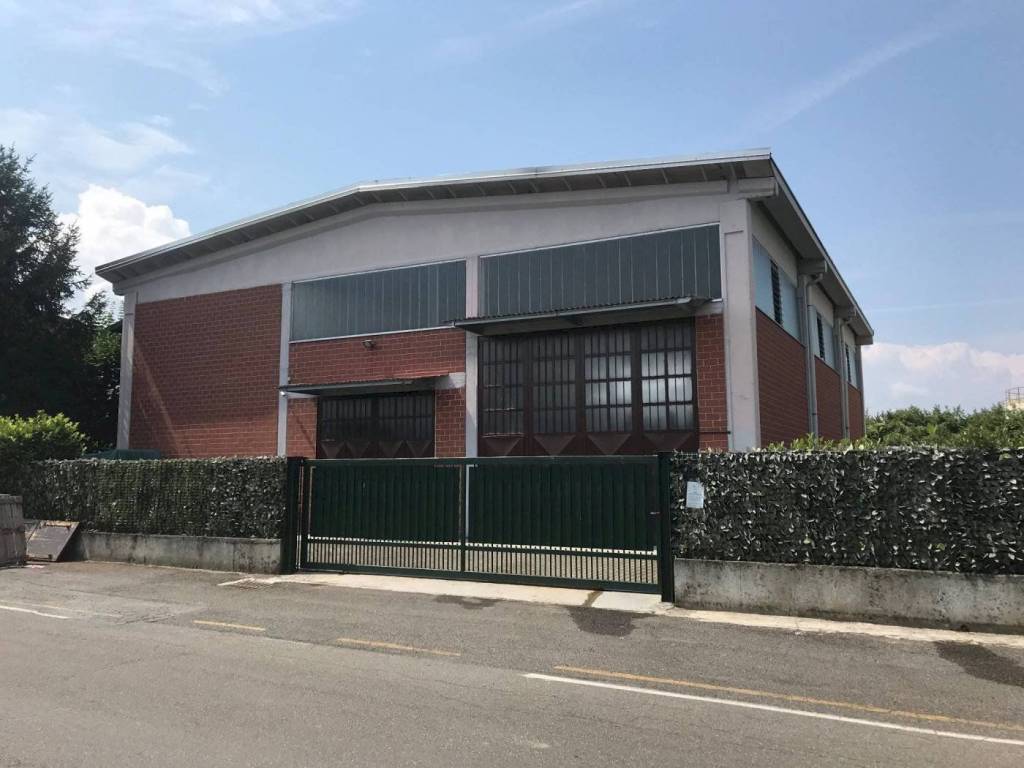 locale commerciale in vendita a Carpi in zona Quartirolo