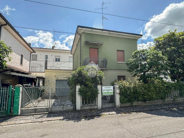 casa indipendente in vendita a Carpi