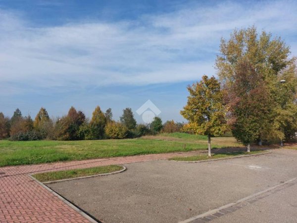 terreno edificabile in vendita a Carpi in zona Cortile