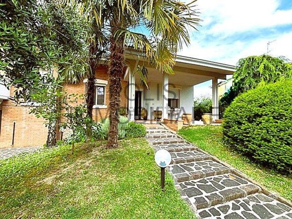 casa indipendente in vendita a Carpi in zona Cortile