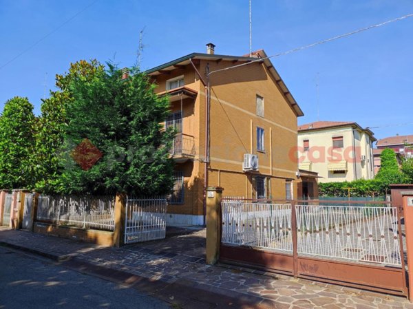 casa indipendente in vendita a Carpi in zona Cibeno Pile