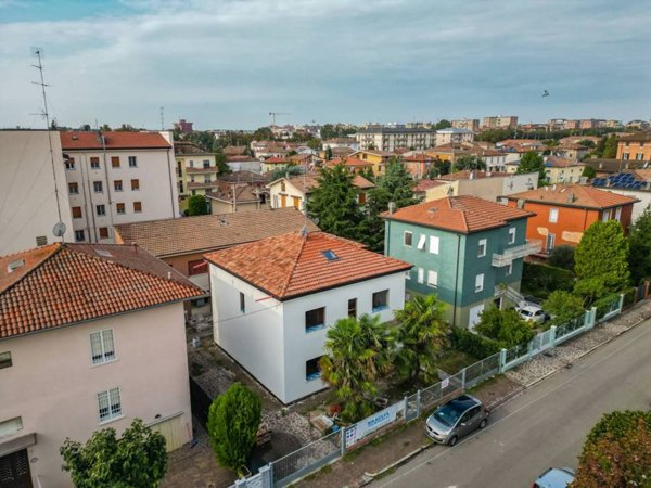 casa indipendente in vendita a Carpi in zona Centro Storico