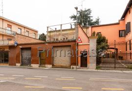 casa indipendente in vendita a Carpi in zona Centro Storico