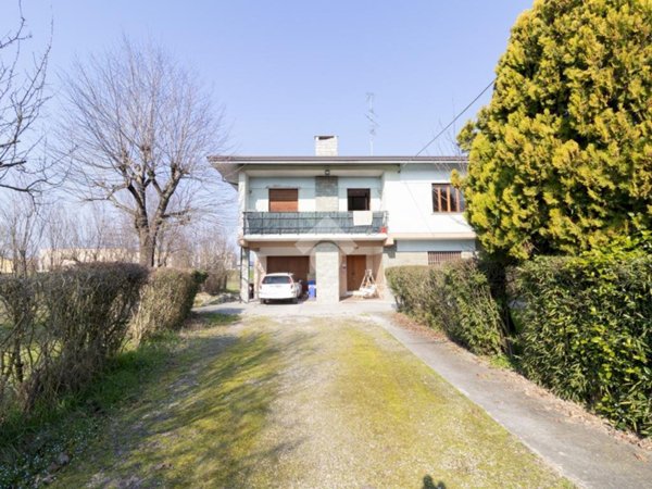 casa indipendente in vendita a Carpi