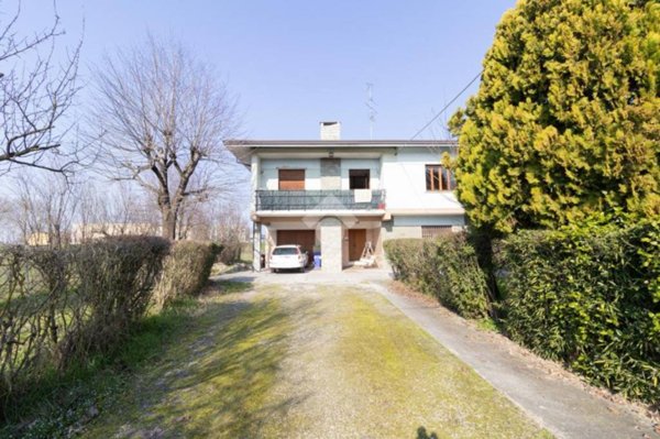 casa indipendente in vendita a Carpi
