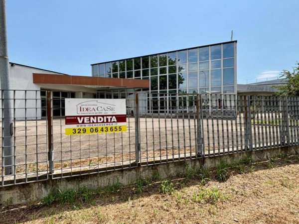 locale commerciale in vendita a Carpi in zona Budrione