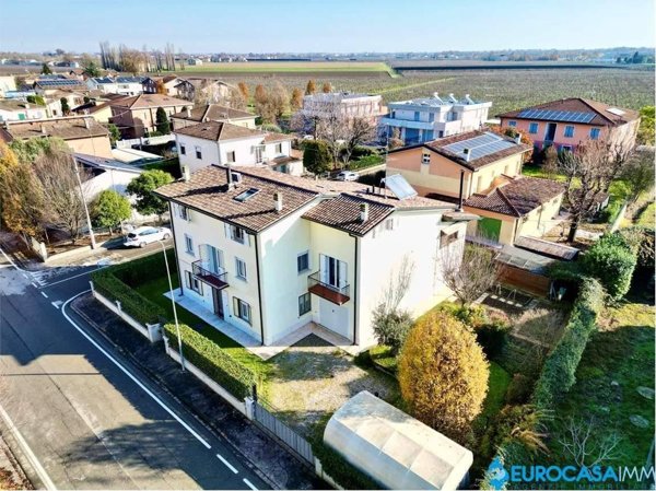 casa indipendente in vendita a Carpi in zona Budrione