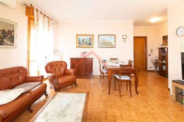 casa indipendente in vendita a Carpi in zona Cibeno Pile