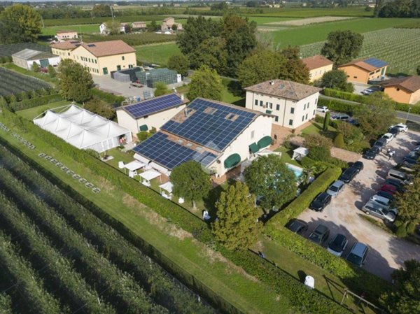 negozio in vendita a Carpi in zona Cortile