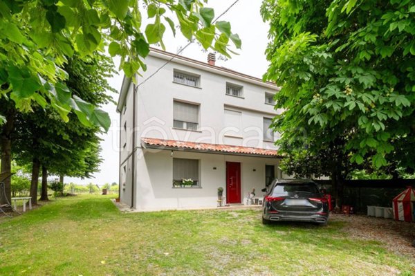 casa indipendente in vendita a Carpi in zona Cortile