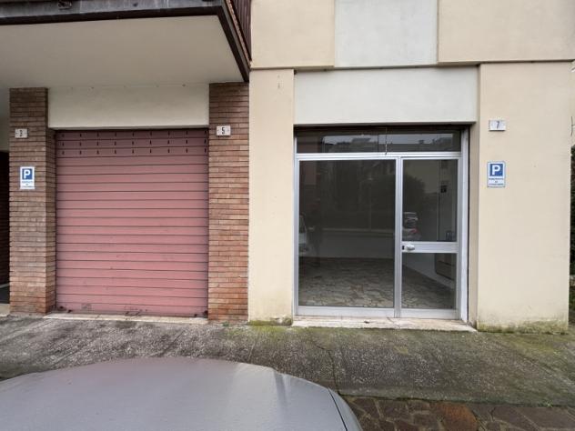 locale commerciale in vendita a Carpi