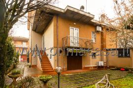 casa indipendente in vendita a Carpi in zona Quartirolo
