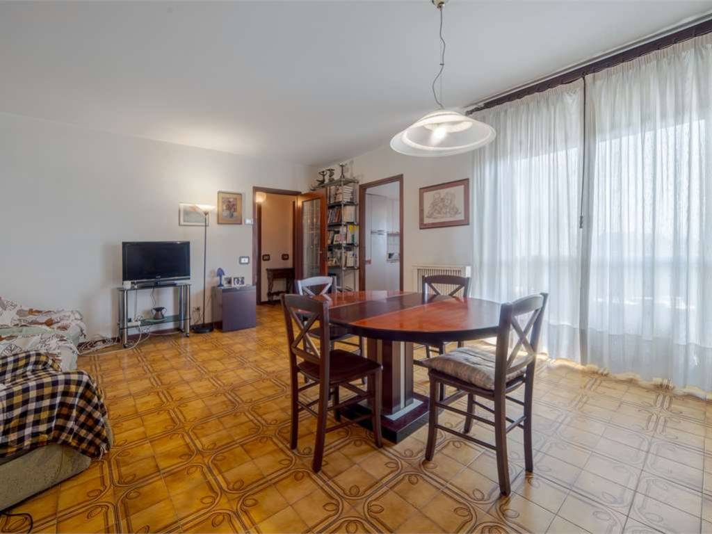 appartamento in vendita a Carpi in zona Centro Storico