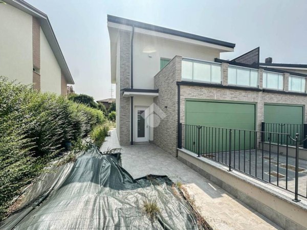 casa indipendente in vendita a Carpi in zona Quartirolo