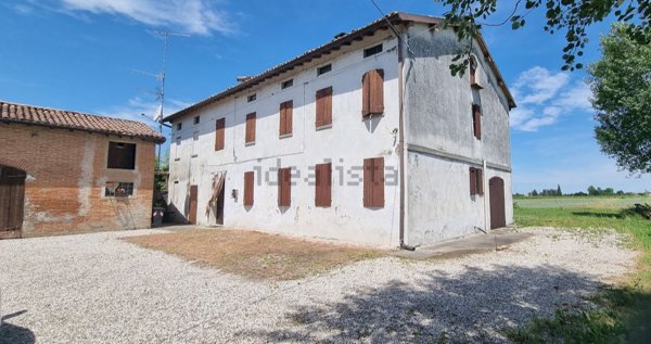 esavano in vendita a Carpi in zona Budrione