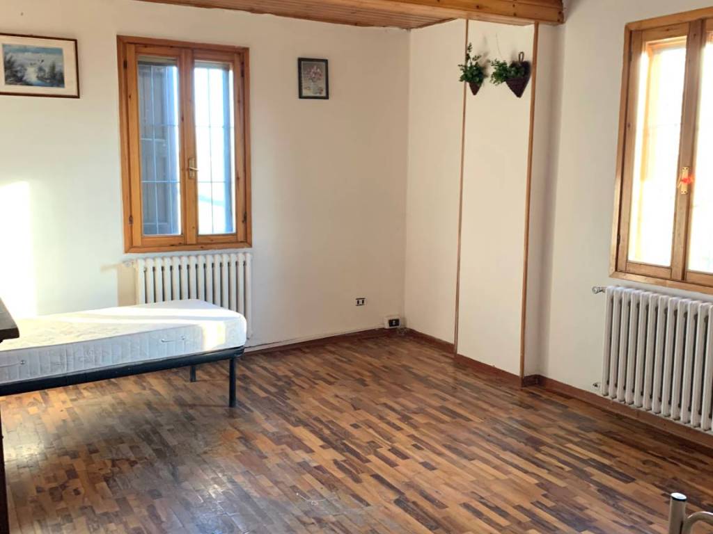 casa indipendente in vendita a Carpi in zona Budrione