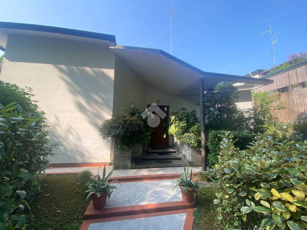 casa indipendente in vendita a Carpi