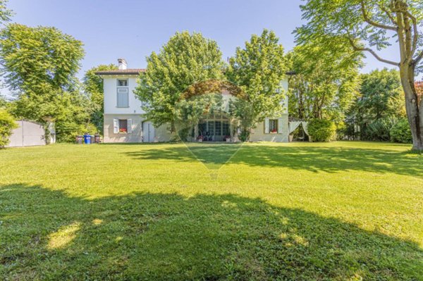 casa indipendente in vendita a Carpi in zona Cibeno Pile