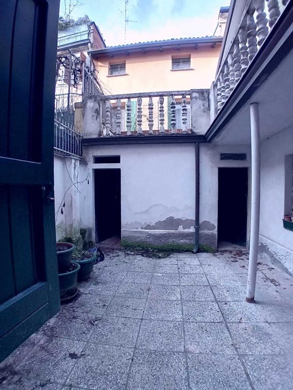 casa indipendente in vendita a Carpi in zona Centro Storico