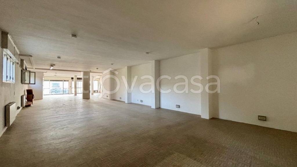 negozio in vendita a Carpi