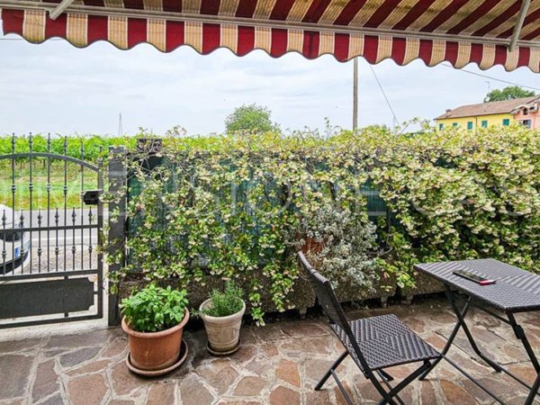 casa indipendente in vendita a Carpi in zona Budrione