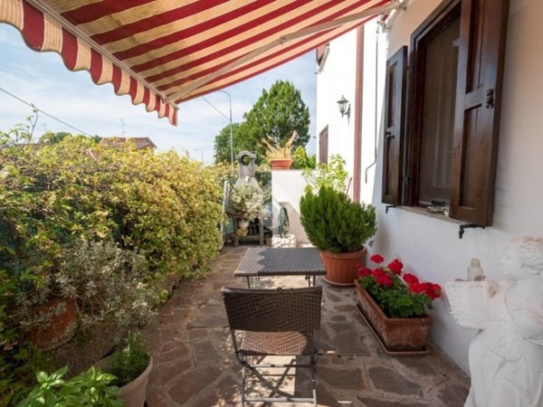 casa indipendente in vendita a Carpi in zona Budrione