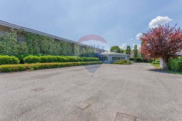 negozio in vendita a Carpi in zona Santa Croce