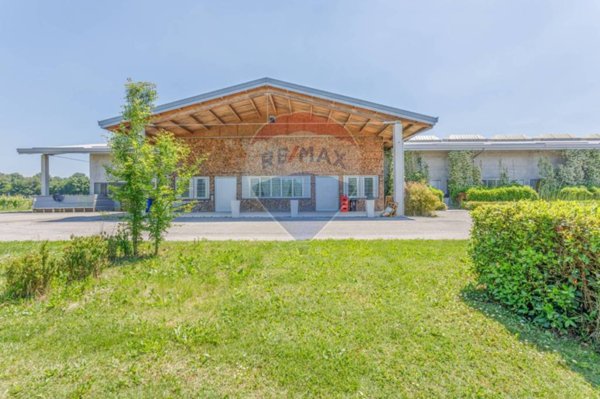 negozio in vendita a Carpi in zona Santa Croce